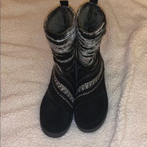 Toms boots! Price negotiable!!